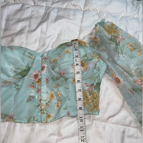 Floral Chiffon Crop Top - Picture 4 of 10